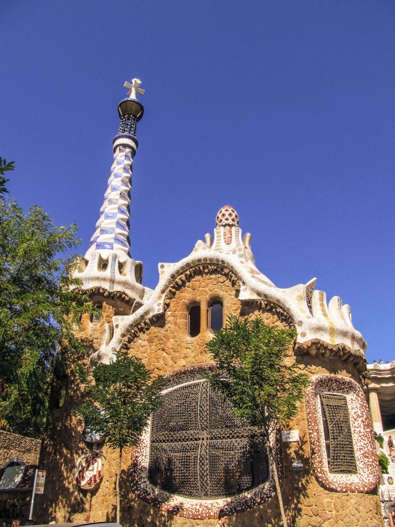 Домик в парке Гуэль