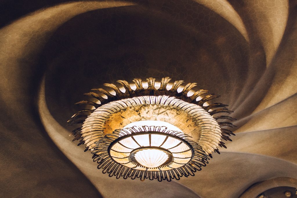 Люстра в доме Бальо